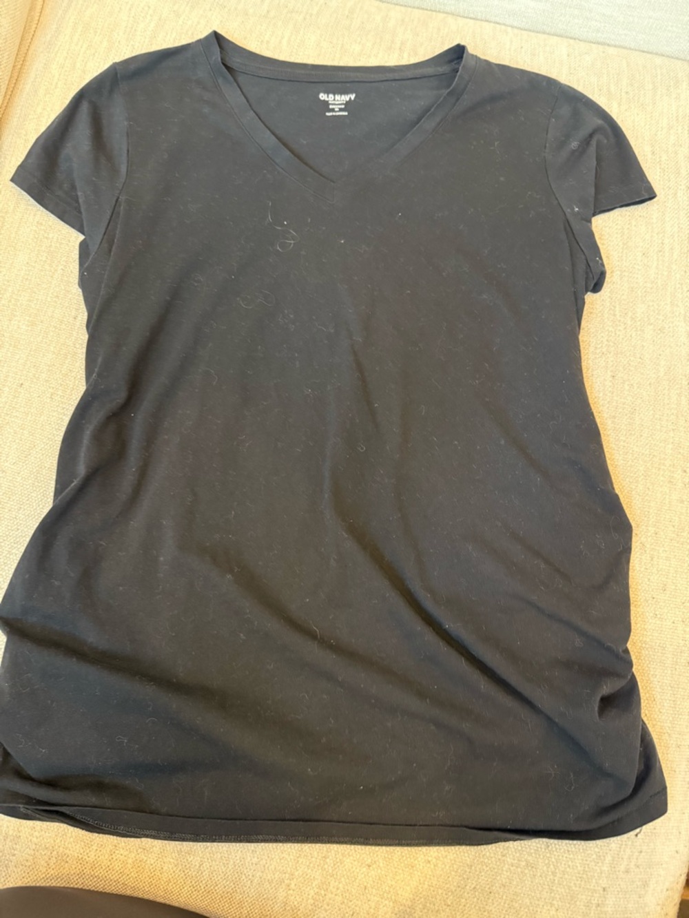 Old Navy Women’s Maternity Black V-Neck Tee